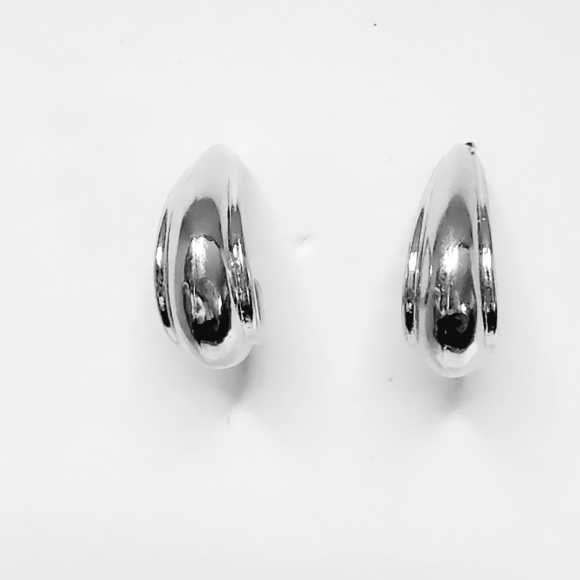 2 Pairs of Earrings - Picture 5 of 5